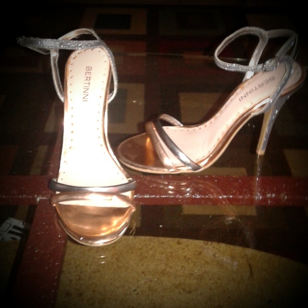 Shoes - Picture 6 of 7
